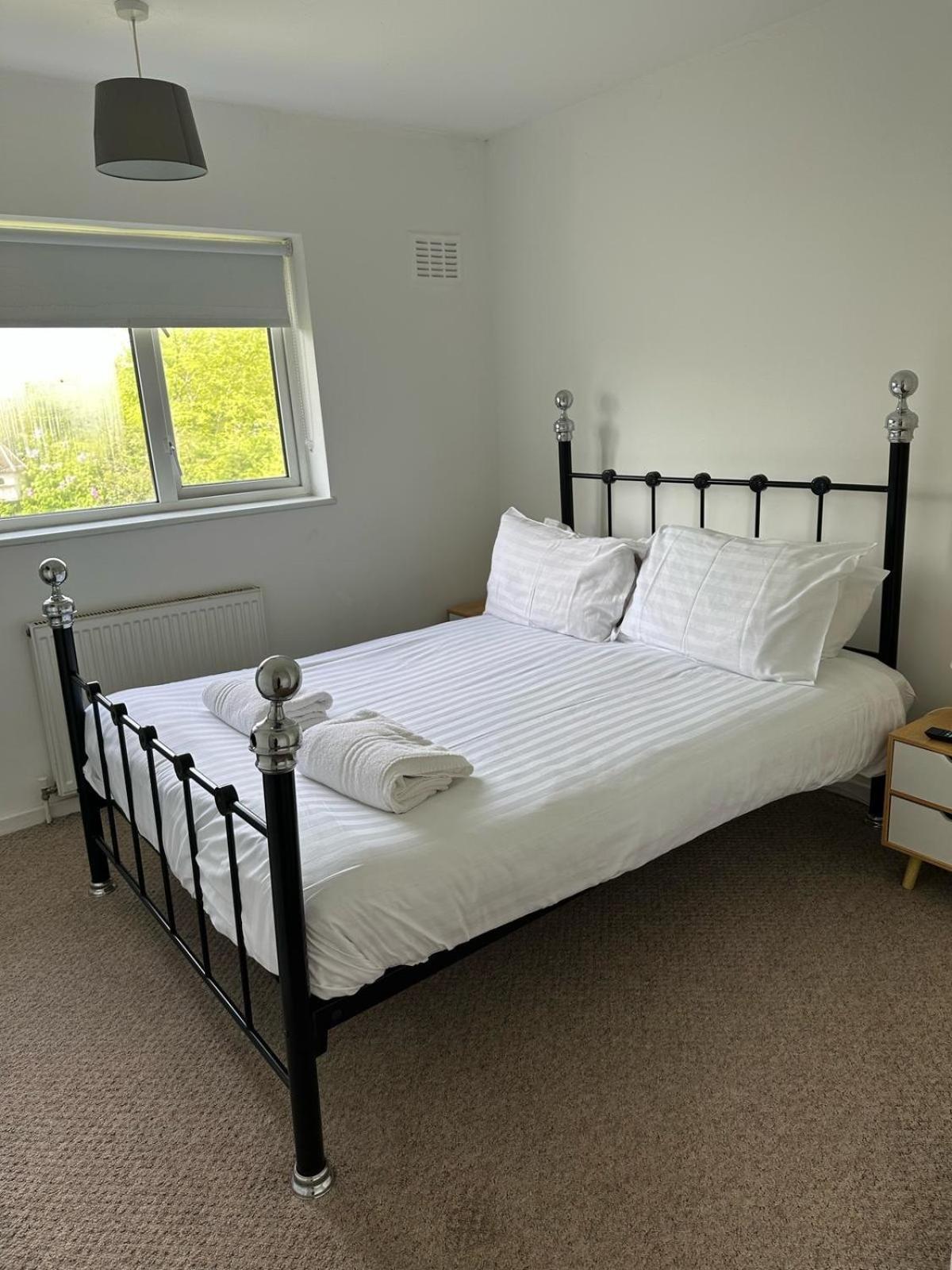 House Number 8 Sleeps Up To 6 People With Smart Tvs In Every Room Веллингтон Экстерьер фото